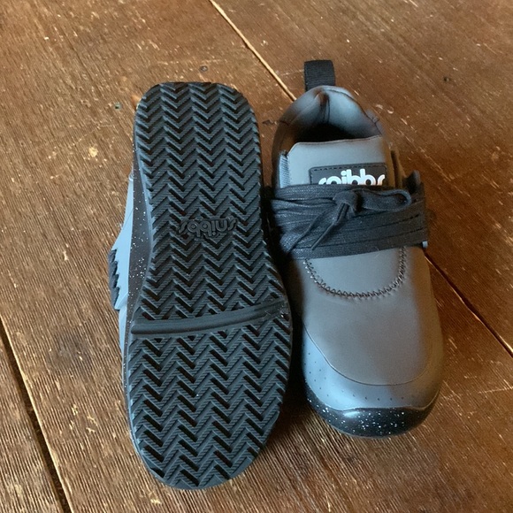 Snobs - Picture 3 of 3